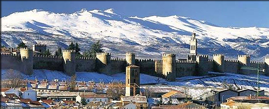AVILA, remparts et montagne enneigée, la vuelta 2019