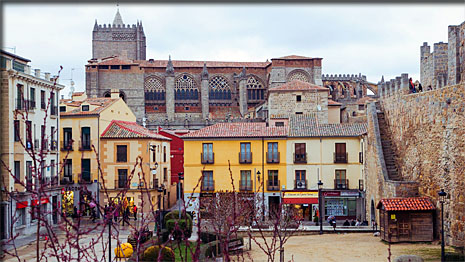 AVILA, place et vue sur la cathedrale, la vuelta 2019