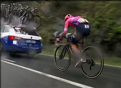 martinez chute etape 1 la vuelta 2020