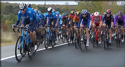 les movistar en tête de peloton la vuelta 2020 3ème étape