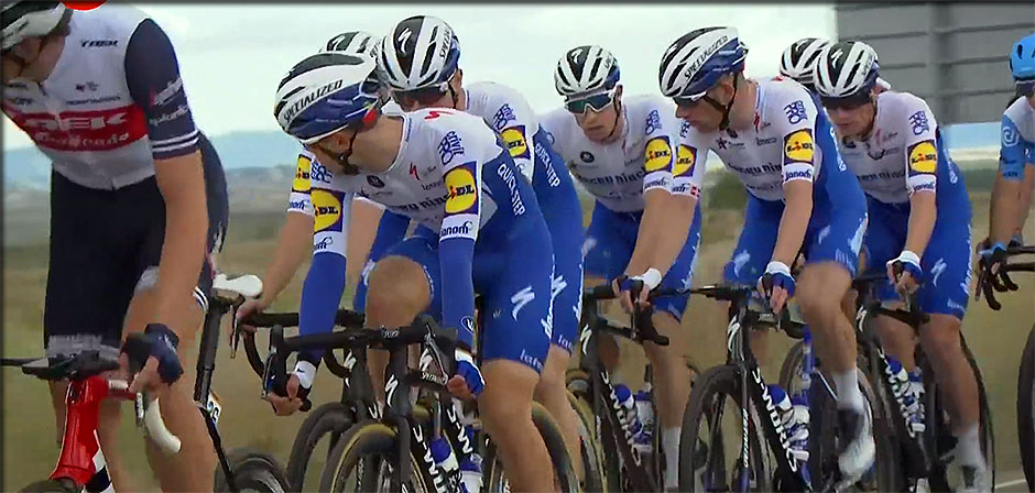 équipe Quickstep en tête de la 4ème étape la vuelta 2020